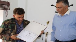 الجمارك تكرّم الجندي نجم الدين العباسي أحد أفراد وحدة مكافحة التهريب