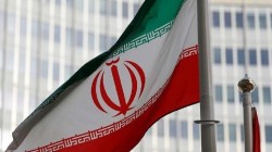 السلطات الإيرانية تحظر دخول الوافدين من 12 بلداً