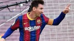 ميسي يطالب برشلونة بضمانات لتجديد عقده