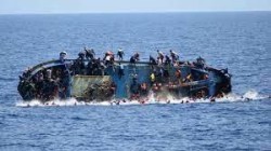 مصرع 21 مهاجراً وإنقاذ 50 آخرين بعد غرق مركبهم قبالة سواحل تونس