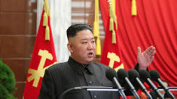 زعيم كوريا الشمالية يظهر بعد أنباء إصابته بنزيف في المخ وتنحيه عن الحكم