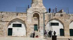 سلطات الاحتلال تقطع أسلاك مكبرات الصوت في الأقصى وتواصل محاصرة المصلين