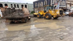 تنفيذ حملة إزالة لمخلفات سيول الأمطار بمدينة حجة 