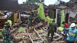 زلزال بقوة 6.2 درجات يضرب قبالة جزيرة سولاويسي الإندونيسية