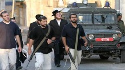 مستوطنون إسرائيليون يجددون اقتحام الأقصى بحماية الاحتلال