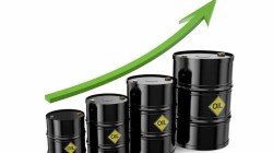 النفط يرتفع بفضل انخفاض المخزونات و