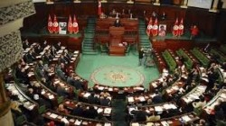 تعليق كل اختصاصات مجلس النواب التونسي ورفع الحصانة عن النواب بشكل رسمي