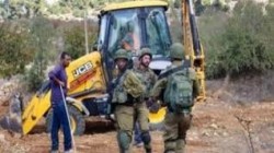 قوات الاحتلال تعتقل 10 فلسطينيين ومستوطنين يجرفوا أراضي في الأغوار الشمالية