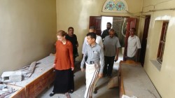 نائبة رئيس بعثة الأمم المتحدة تتفقد الأضرار بمنازل مواطنين في الحوك