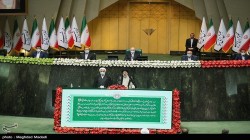 الرئيس الإيراني الجديد إبراهيم رئيسي يؤدي اليمين الدستورية أمام البرلمان