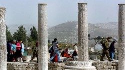 عشرات المستوطنين الصهاينة يقتحمون المنطقة الأثرية في سبسطية