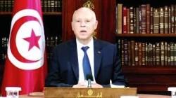 الرئيس التونسي يعفي 3 ولاة من مناصبهم
