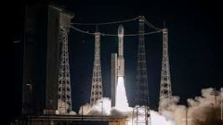 شركة الفضاء الأوروبية تطلق صاروخا فضائيا يحمل 4 أقمار اصطناعية