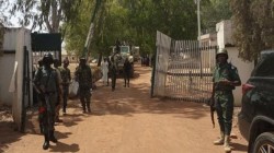 مسلحون يختطفون نحو 100 طالب ومدرس من مدرسة ثانوية في نيجيريا