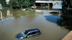 مصرع العشرات شمال شرق أمريكا جراء فيضانات الناتجة عن الإعصار 