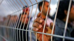 إدارة سجون الاحتلال تتراجع عن تفريق أسرى الجهاد في 