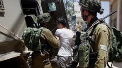 الاحتلال الإسرائيلي يعتقل فتى فلسطينيا ويستدعي أسيرا محررا من بيت لحم