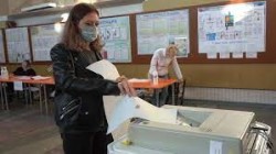 الناخبون الروس يواصلون الإدلاء بأصواتهم في آخر يوم للانتخابات البرلمانية
