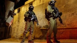 قوات الاحتلال تعتدي على الفلسطينيين وممتلكاتهم في نابلس