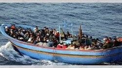 وصول 500 مهاجر إلى جزيرة لامبيدوزا الإيطالية على متن سفينة صيد متهالكة