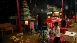 مقتل 6 أشخاص وتدمير 70 ألف منزل جراء الفيضانات في تايلاند