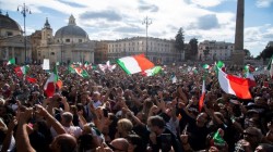 آلاف يتظاهرون في ايطاليا ضد إلزامية تصاريح كوفيد الصحية لدخول أماكن العمل