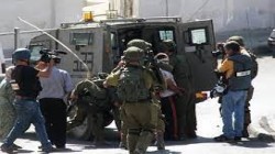 الاحتلال الإسرائيلي يعتقل شابين فلسطينيين شرق نابلس