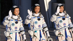 وصول رواد الفضاء الصينيين محطة بلادهم للفضاء لمواصلة بنائها