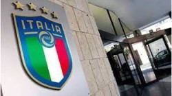 الاتحاد الإيطالي لكرة القدم يطالب بفرض حظر مدى الحياة على المتورطين في حوادث عنصرية