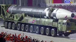 كوريا الشمالية تثير الفزع بصاروخها.. 3 أجهزة استخبارات تجتمع وأمريكا تؤكد التزامها بالدفاع