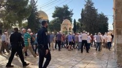 148 مستوطنا يقتحمون 