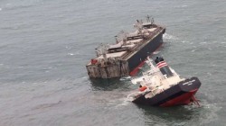 سفينة شحن تحمل علم بنما تنشطر إلى نصفين قرب ميناء ناخودكا الروسي