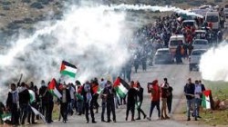 إصابة فلسطينيين بالرصاص والعشرات بالاختناق في قمع للاحتلال الإسرائيلي