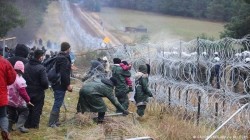 تصاعد أزمة المهاجرين على الحدود البيلاروسية البولندية