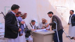توزيع 79 قدحاً من زكاة الحبوب للفقراء في بني مطر بمحافظة صنعاء