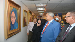 رئيس الوزراء يزور معرض الفنانة التشكيلية هالة الزريقي