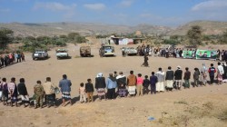 اسرة الشهيد شكري خليل من الحيمة بتعز تقدم قافلة للمرابطين بالجبهات