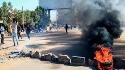  الشرطة السودانية تطلق الغاز المسيل للدموع على متظاهرين قرب القصر الجمهوري