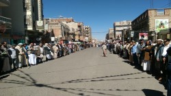 وقفات بمديرية الثورة تدعو المغرر بهم العودة إلى صف الوطن