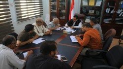 مناقشة مشاريع صندوق صيانة الطرق بمحافظة الحديدة