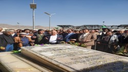 قيادة وموظفي مصلحة الضرائب يزورون ضريح الرئيس الشهيد الصماد