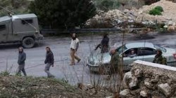 مئات المستوطنين يقتحمون أراضي الفلسطينيين شمال نابلس