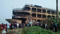 مصرع 37 شخصاً في حريق بعبّارة في أحد أنهار بنغلادش