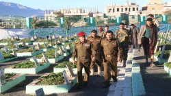 وزير الدفاع يزور المرابطين بمنطقة الحيمة وروضة الشهداء في الحوبان بتعز
