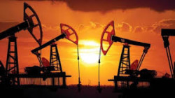 أسعار النفط تواصل ارتفاعها رغم إصابات 