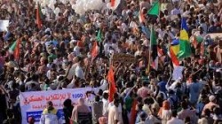 تجدد المظاهرات في شوارع السودان احتجاجا على الحكم العسكري