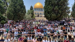 عشرات الآلاف يؤدون صلاة الجمعة في المسجد الأقصى المبارك