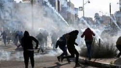 إصابات بمواجهات مع الاحتلال في مخيم العروب شمال الخليل واغلاق طريق جنين نابلس