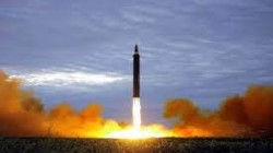 كوريا الشمالية تطلق صاروخا جديدا 
