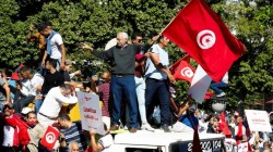 تظاهر المئات في العاصمة التونسية ضد قرارات الرئيس قيس سعيد